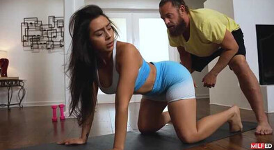 Порно видео жена и тренер фитнес